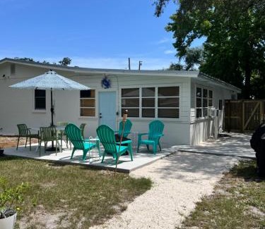 Parker House | East Bay Pearl Cottage