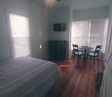 East Bayside Apartment | East Bayside/Munjoy - Charming Downtown Escape