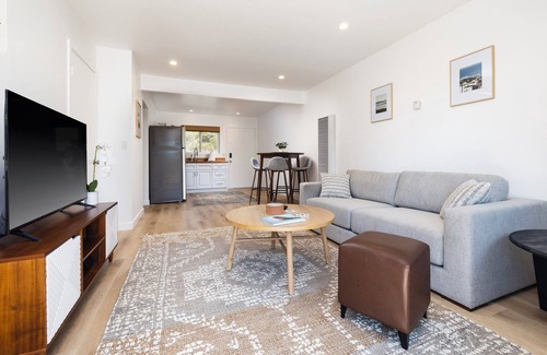 East Beach Apartment | East Beach Getaway!