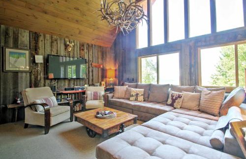 East Burke House | East Burke House with Deck Less Than 3 Mi to Kingdom Trails!