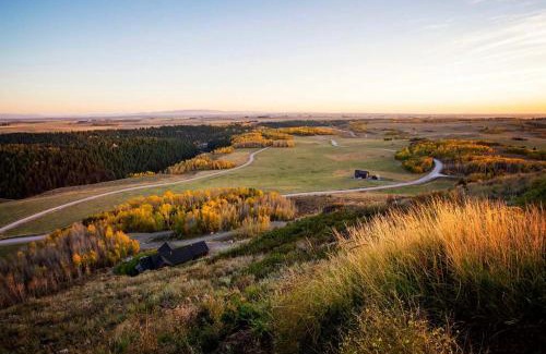 Ashton House | East Cabin- Yellowstone Family Retreat- Sled Hill
