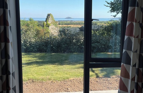 Garryvoe Apartment | East Cork Garryvoe, Panoramic Ballycotton Bay & Island View