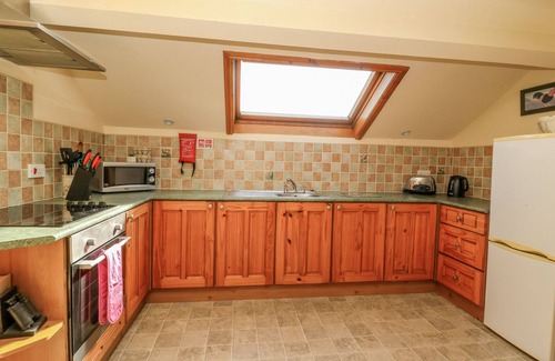 West Heslerton House | EAST COTTAGE, pet friendly, with pool in Rillington
