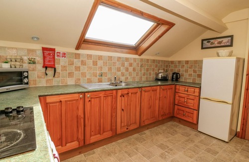 West Heslerton House | EAST COTTAGE, pet friendly, with pool in Rillington