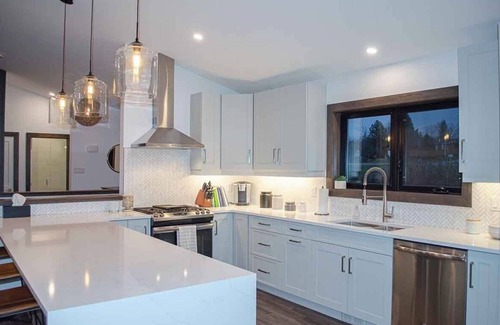 Dunsford Cottage | East Cove Lakehouse - Three Bedroom Cottage, Sleeps 6