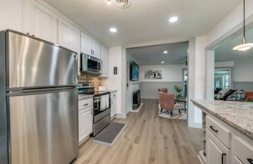 White Rock Hills House | East Dallas 3 Bedroom Home With Stunning Backyard Oasis