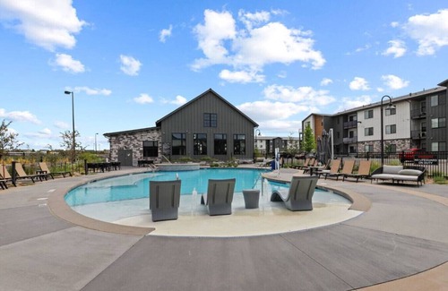 Dupont Apartment | East Denver Relaxation