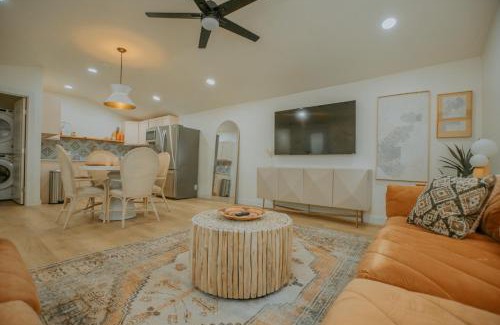 Huning Highland Historic District House | East Downtown Desert Chic Casita-Hot Tub-Pet Friendly-No Pet Fees!