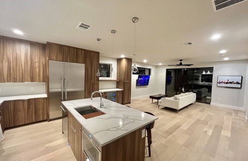 Blackshear-Prospect Hill House | East Downtown Large Hot Tub Discounted Rates Jan/Feb