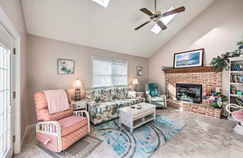 East Earl House | East Earl Retreat with Hot Tub Less Than 4 Mi to Town!