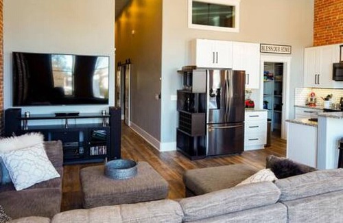 Baker City Apartment | East Empire Theatre Loft, Downtown! Sleeps 4, Local Golfing 50% Off!