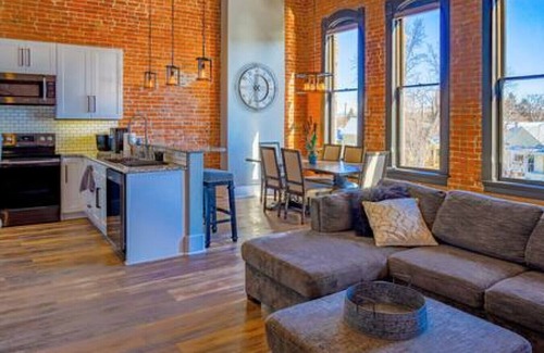 Baker City Apartment | East Empire Theatre Loft, Downtown! Sleeps 4, Local Golfing 50% Off!