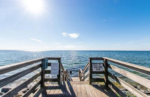 Provincetown House | East End Condo Across from Assoc Beach