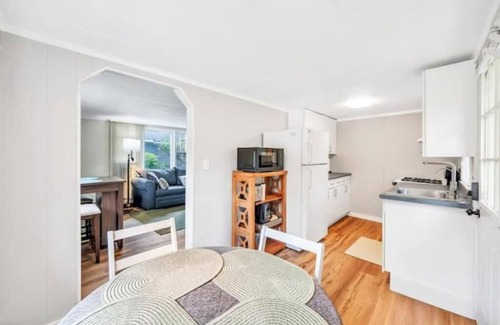 Flanders Cottage | East End Escape