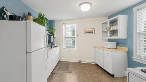 East End Apartment | East end. Walk to food, beer and downtown fun.