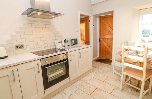 Humshaugh Cottage | EAST FARMHOUSE COTTAGE, family friendly, with open fire in Humshaugh