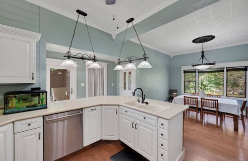 Sheffield House | East Farnham Listing