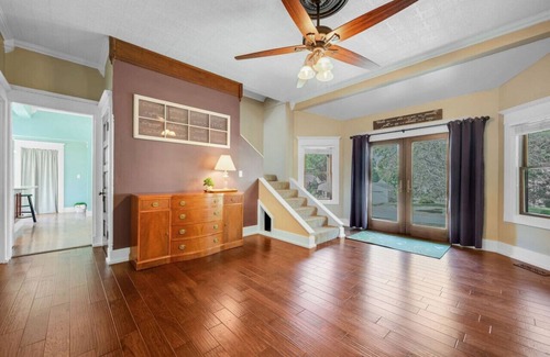 Sheffield House | East Farnham Listing
