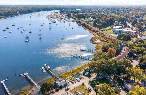 East Greenwich House | East Greenwich Waterfront Gem: Renovated w/ Kayaks