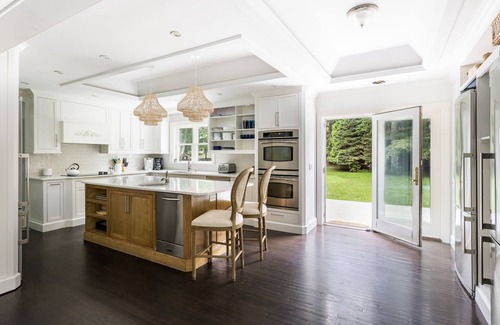 East Hampton North House | East Hampton Luxury: Heated Pool, Hot Tub and Expansive Yard with 6 Bedrooms