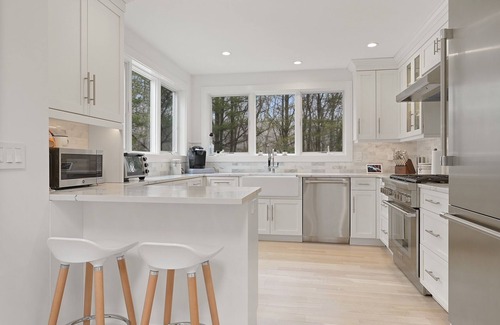 Northwest Harbor House | East Hampton Walk/Bike to Sunsets on the Beach