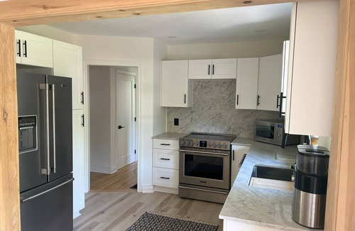 Belleville House | East Hill Nook - Quiet east hill neighborhood