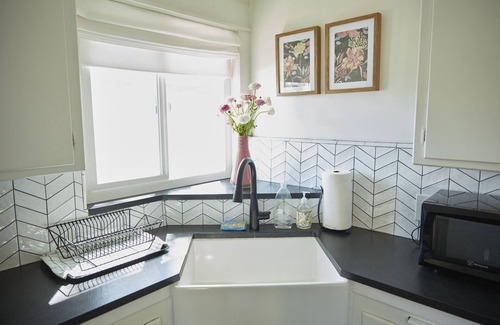 Montrose House | East LA Bungalow, Great for Families and Couples
