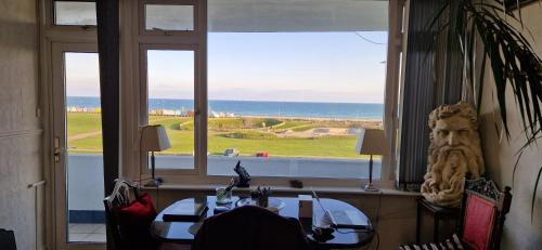 Lancing Apartment | East Lodge 20