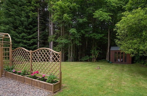 Galashiels Cottage | EAST LODGE, ASHIESTIEL- sleeps 4 by the River Tweed near Selkirk and Galashiels