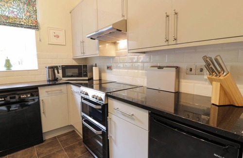Banchory Cottage | EAST LODGE - CRATHES CASTLE, pet friendly, with a garden in Banchory