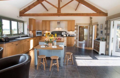 Bedale House | East Lodge is a comfortable single storey barn conversion in 30 acres of grass and woodland.