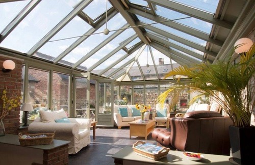 Bedale House | East Lodge is a comfortable single storey barn conversion in 30 acres of grass and woodland.