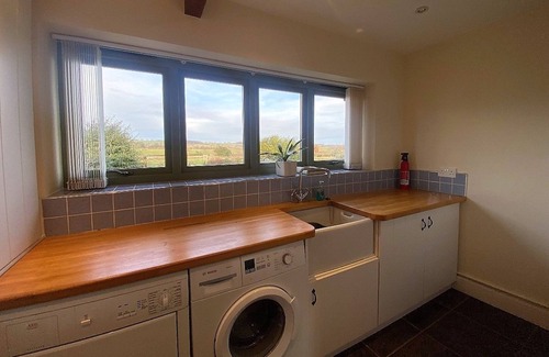 Bedale Cottage | EAST LODGE - STUNNING HOLIDAY HOME, SLEEPS 8, SET IN GLORIOUS YORKSHIRE