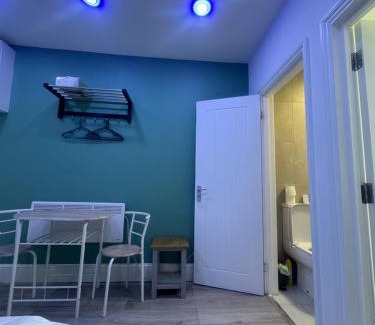 Lea Bridge Apartment | EAST LONDON APARTMENTS SELF check in