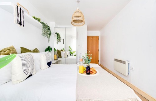 Shadwell Apartment | East London Tower Bridge apartment