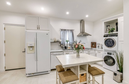 East Los Angeles Apartment | East Los Angeles Studio - Near Dodger Stadium!