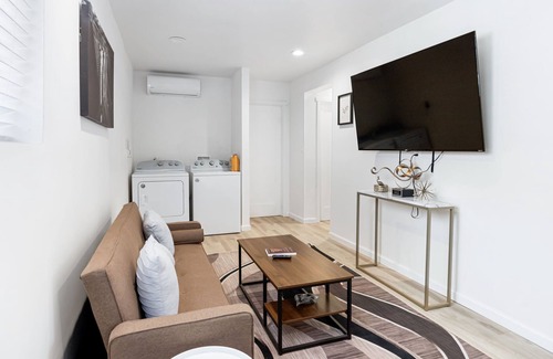 Los Angeles Apartment | East Los Angeles Hideaway