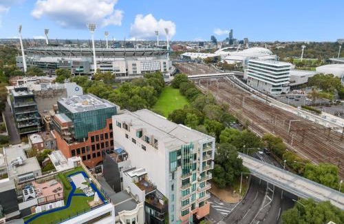 East Melbourne Apartment | East Melbourne 2BR Apartment