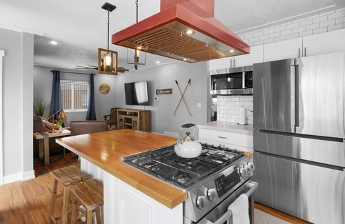 Canyon Rim House | East Millcreek Bungalow with Sauna