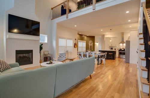 Cleveland Park House | East Nash~A+ Location. 2.5 mil to Broadway~Private yard.Perfect for large groups