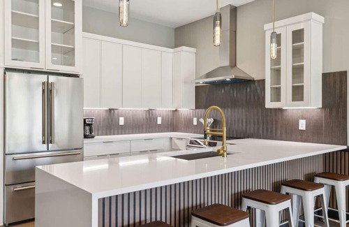 Madison House | East Nash Luxury Escape w/Rooftop Deck-Sleeps 12!