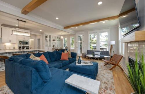 East Nashville House | East Nashville Bliss Pool and Putt Putt Paradise