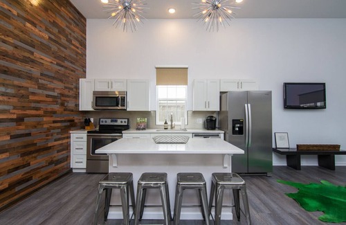 Five Points Cottage | East Nashville Chic Cottage in "Five Points" area 30+ Day stay only!