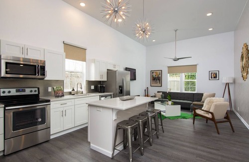 Five Points Cottage | East Nashville Chic Cottage in "Five Points" area 30+ Day stay only!