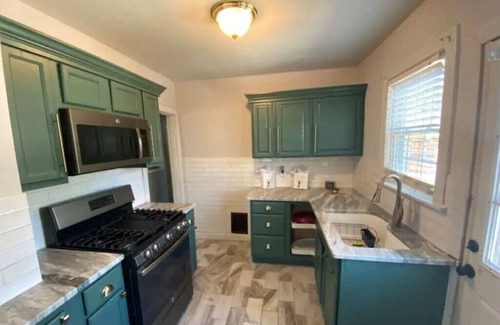 Greenwood Cottage | East Nashville Cottage - Pet Friendly