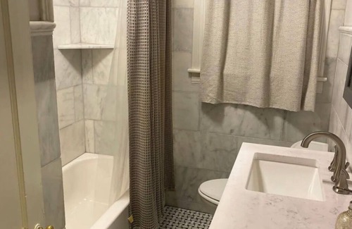 Greenwood Cottage | East Nashville Cottage - Pet Friendly