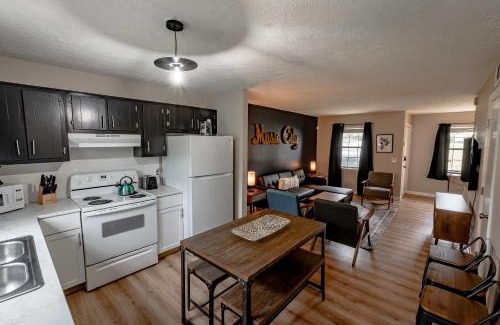 Barclay Drive House | East Nashville Getaway - Walk to Parks Golf & Music Spots