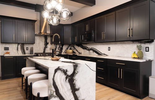 Inglewood House | East Nashville Luxury Group Stay 5BR w/Theater Near Broadway