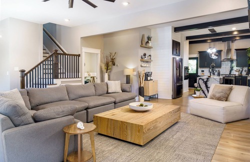 Inglewood House | East Nashville Luxury Group Stay 5BR w/Theater Near Broadway