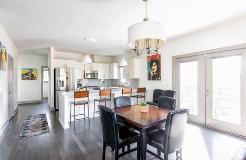 Shelby Hills House | East Nashville Nature House! 3 bd/2.5ba! 1.2 mi to Downtown!City Skyline VIEWS!